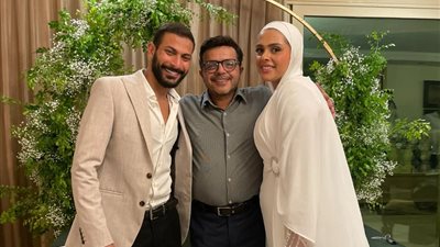 بإطلالة مميزة.. ابنه محمد هنيدي تخطف الأنظار في خطوبتها