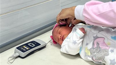 فحص سمعي لـ 46 مولود بمحافظات التأمين الصحي الشامل