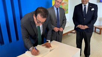 وزير الصحة يبحث مع «بايو كوبا فارما» فرص الاستثمار في مجال البحوث الصيدلانية