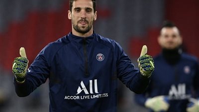 من الغيبوبة إلى الشفاء: حارس سان جيرمان يتعافى بعد مرور فترة طويلة في العناية المركزة