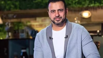 مصطفى حسني يرد على منتقدي أغاني برامجه