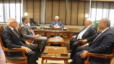 وزير الزراعة يبحث سبل  دفع التمويل في مجال تنمية القطاع الزراعي