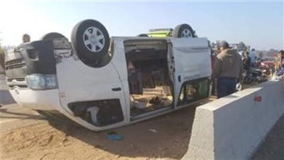انقلاب سيارة ميكروباص وإصابة 5 أشخاص في البدرشين