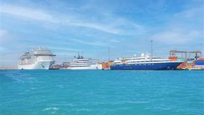 ميناء السخنة يستقبل الآلاف من السائحين على متن ٣ سفن سياحية