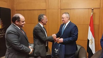 رئيس وزراء جمهورية رومانيا يزور المتحف القومي للحضارة المصرية 