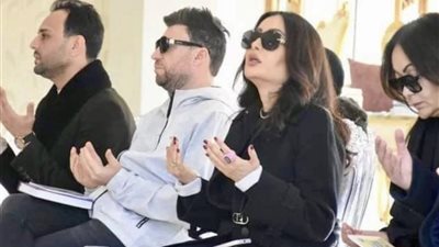 لطيفة تشكر محبيها على مساندتهم في وفاة والدتها