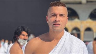 من الأضواء إلى بيت الله