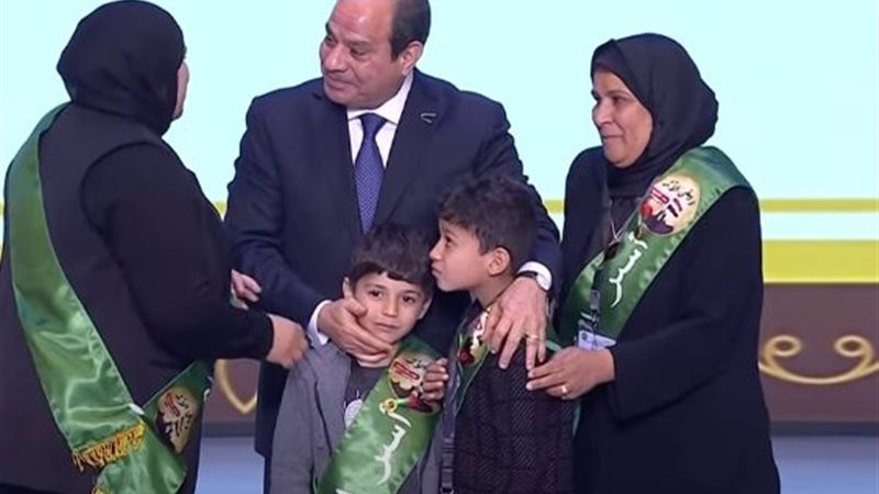 السيسي يكرم اسر الشهداء