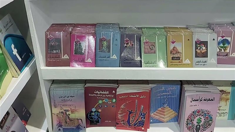 maxresdefault||pngtree-take-books-in-the-library-flip-throu