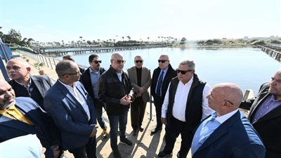وزير الإسكان يتابع سير العمل بمحطة تنقية مياه شرب الفسطاط