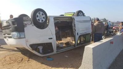 إصابة 7 أشخاص إثر حادث انقلاب ميكروباص فى أكتوبر