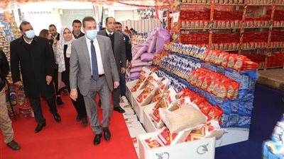 محافظ المنوفية يتفقد معرض 