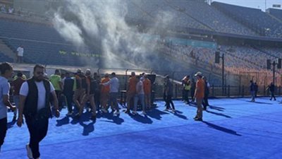 قبل القمة 126.. حريق محدود في أرضية استاد القاهرة (صور)