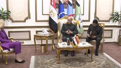 وزير الدفاع يلتقي منسقي الشئون الإنسانية وإعادة إعمار غزة