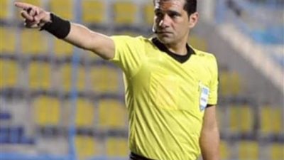 الحكم محمود البنا يشيد بأداء اللاعبين في قمة الكرة المصرية