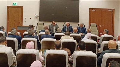 وزير الزراعة يجتمع مع الباحثين في مجالي الانتاج الحيواني والبساتين