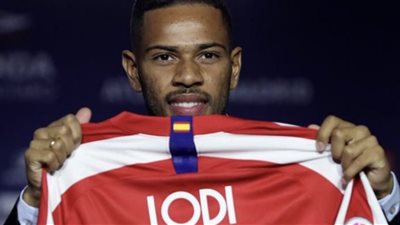 لودي يغزو الملاعب السعودية بقميص الهلال