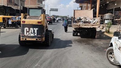 مركز أبو صوير يواصل أعمال النظافة والإنارة العامة