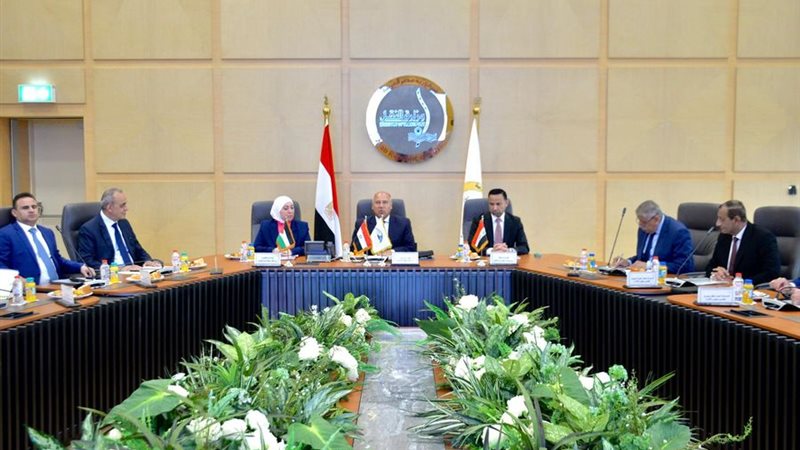 خلال الاجتماع||431758632_889197163250705_554539558093318089