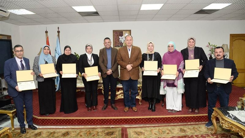 تكريم محافظ أسيوط