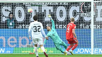 بايرن ميونخ يسقط أمام بوروسيا مونشنجلادباخ بثلاثية في الدوري الألماني 