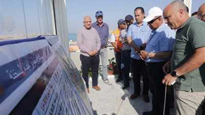 وزير النقل يتفقد مشروع استكمال تطوير ميناء السخنة واللمسات النهائية لمحطة حاويات 