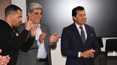 وزير الشباب والرياضة يُعرب عن دعمه اللامحدود لمنتخب مصر للصم