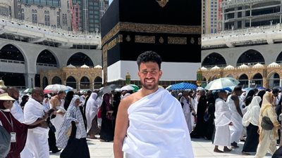تريزيجيه يؤدي مناسك العمرة.. تعرف على حقيقة انتقاله للدوري السعودي