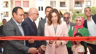 «وزيرة الثقافة» تفتتح المركز الثقافي لهيئة الكتاب بمدينة الشروق