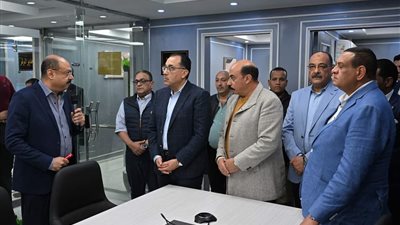 «مدبولي» يتفقد مركز نظم المعلومات والتحول الرقمي بأسوان