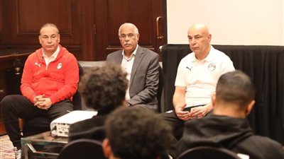 جلسة الجهاز الفني مع اللاعبين.. منتخب مصر يبدأ الاستعداد للبطولة الودية