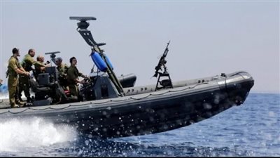 زوارق الاحتلال تطلق قذائفها على بحر النصيرات