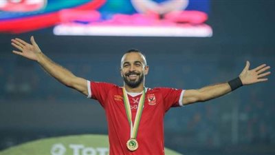 بعد جلسة استغرقت خمس دقايق الأهلي يجدد عقد أفشة