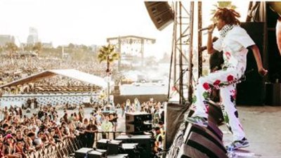 المغني الأمريكي Redveil يدعم القضية الفلسطينية بارتداء الكوفية الفلسطينية