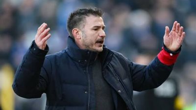 الزمالك يفتح أبوابه لكارل هوفكينز كمدرب للفريق