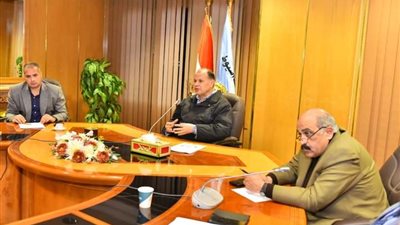 محافظ أسيوط يستكمل اجتماعاته الدورية لمتابعة الموقف التنفيذي 