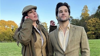 ياسمين صبري تستمتع بعطلة مع شقيقها آدم