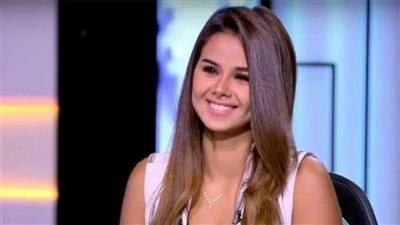 داخل السيارة.. رحلة منه عرفة في أحدث إطلالة على إنستجرام