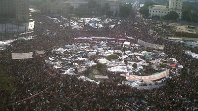 ثورة 25 يناير .. قصة سلام وحب قادها الشعب المصري