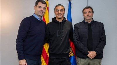 من رائحة الحبايب.. نجل رونالدينيو ينتقل إلى صفوف برشلونة 