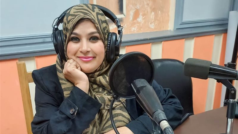 الإذاعية أسماء الهواري