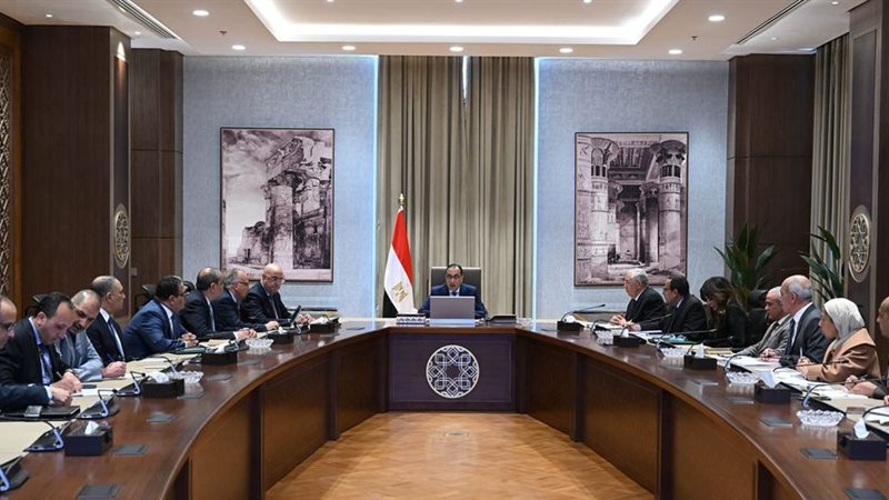 خلال الاجتماع||432783107_893859572784464_507325217540619125