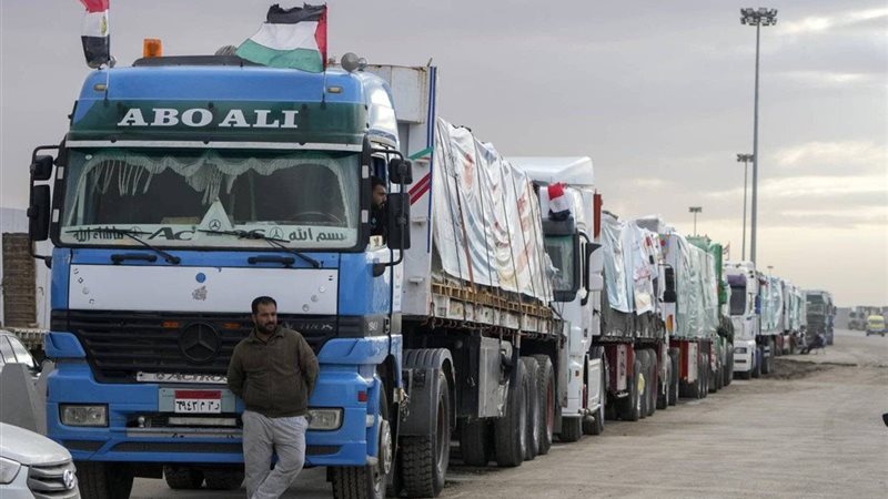 ||Trucks carrying