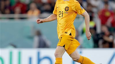 تتوالى إصابات المنتخبات .. دي يونج هو الأخير