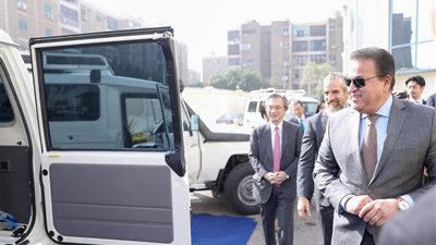 وزير الصحة يشهد استلام سيارات نقل اللقاحات المبردة المقدمة من اليابان