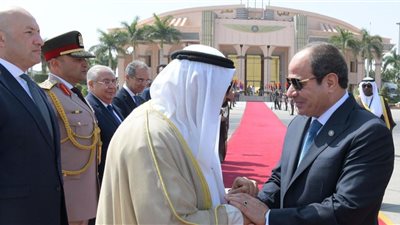 السيسي يودع أمير دولة الكويت بعد انتهاء زيارته لمصر