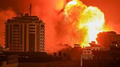 إعلام فلسطينى: سماع أصوات انفجارات ضخمة جراء الغارات الصهيونية 