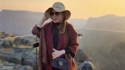 صفية العمري تنشر صورة لها من سلطنة عمان