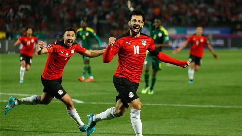 Mohamed_Salah_&_Trezeguet_of_Egypt_celebrate_vs_Sen
