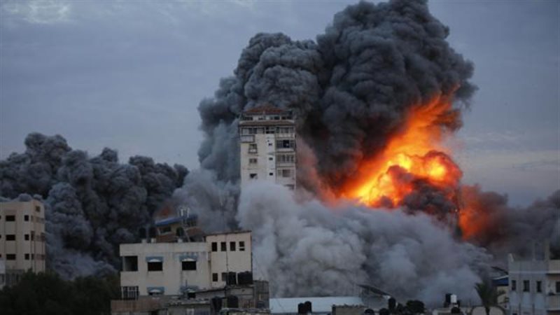 ||Palestinians gather